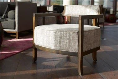 Eins manns svefnsófi með traustum ramma og áklæði